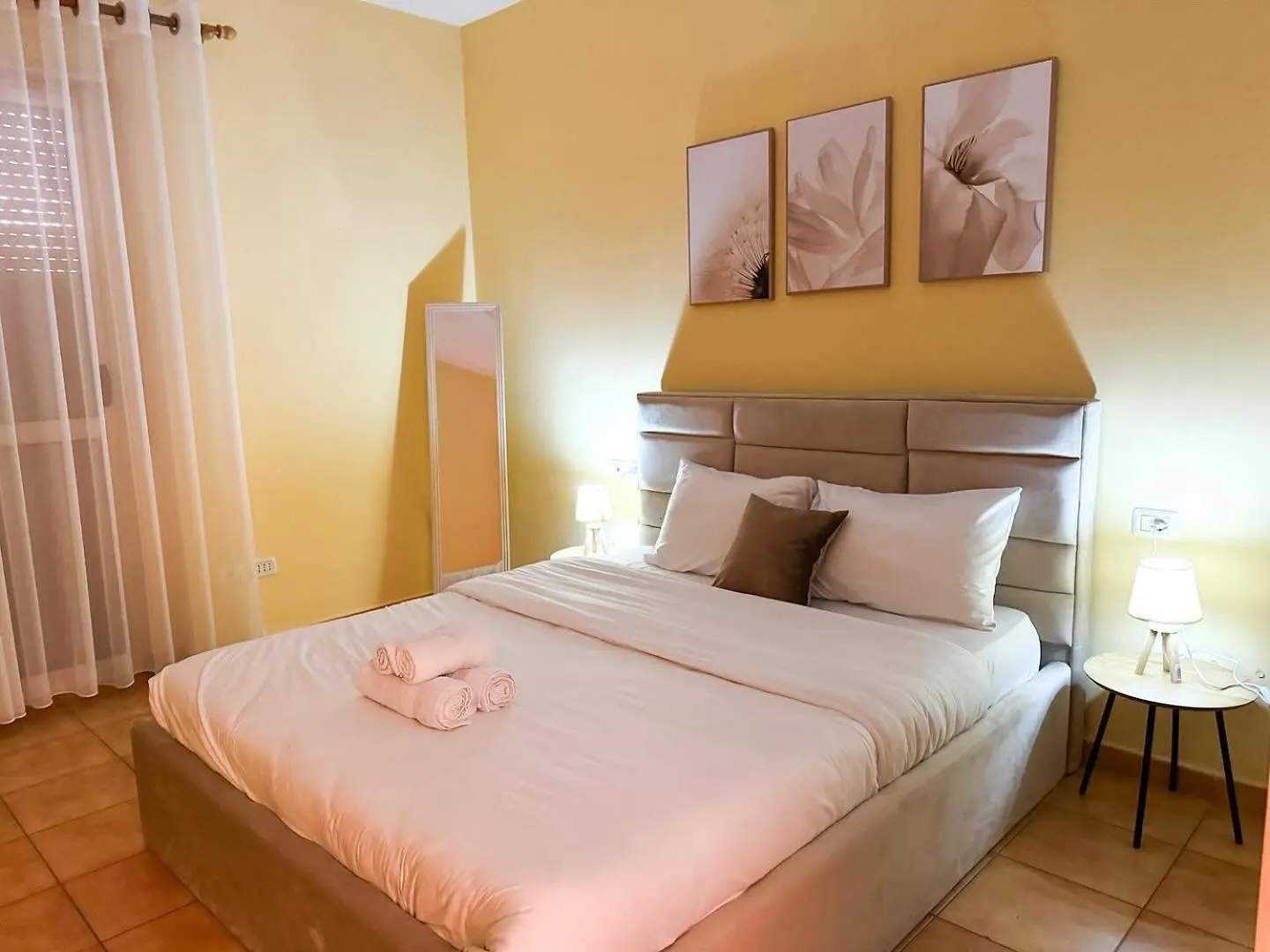 Cozy Stay In Tirana City Center Apartman